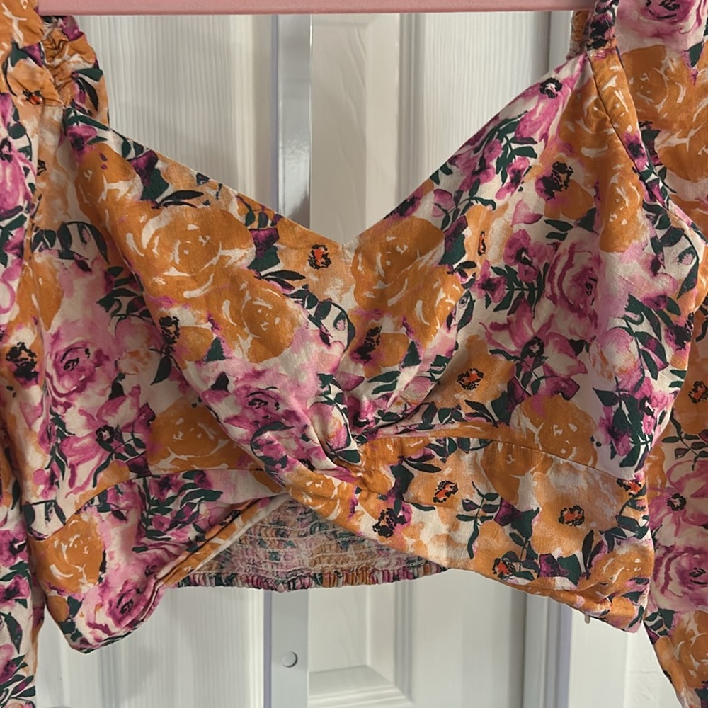 Something Navy Floral Puff Shoulder Top RTR - Picture 6 of 8